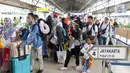 Manajer Humas KAI Daop 1 Jakarta Ixfan Hendriwintoko mengatakan bahwa, hari ini Rabu 26 Maret 2025, total 87 KA Jarak Jauh (KAJJ) diberangkatkan dengan kapasitas 48.408 tempat duduk. (Liputan6.com/Herman Zakharia)