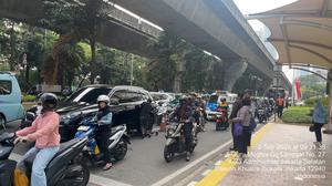 BMW X5 Mogok di Kuningan, Proses Evakuasi Terkendala