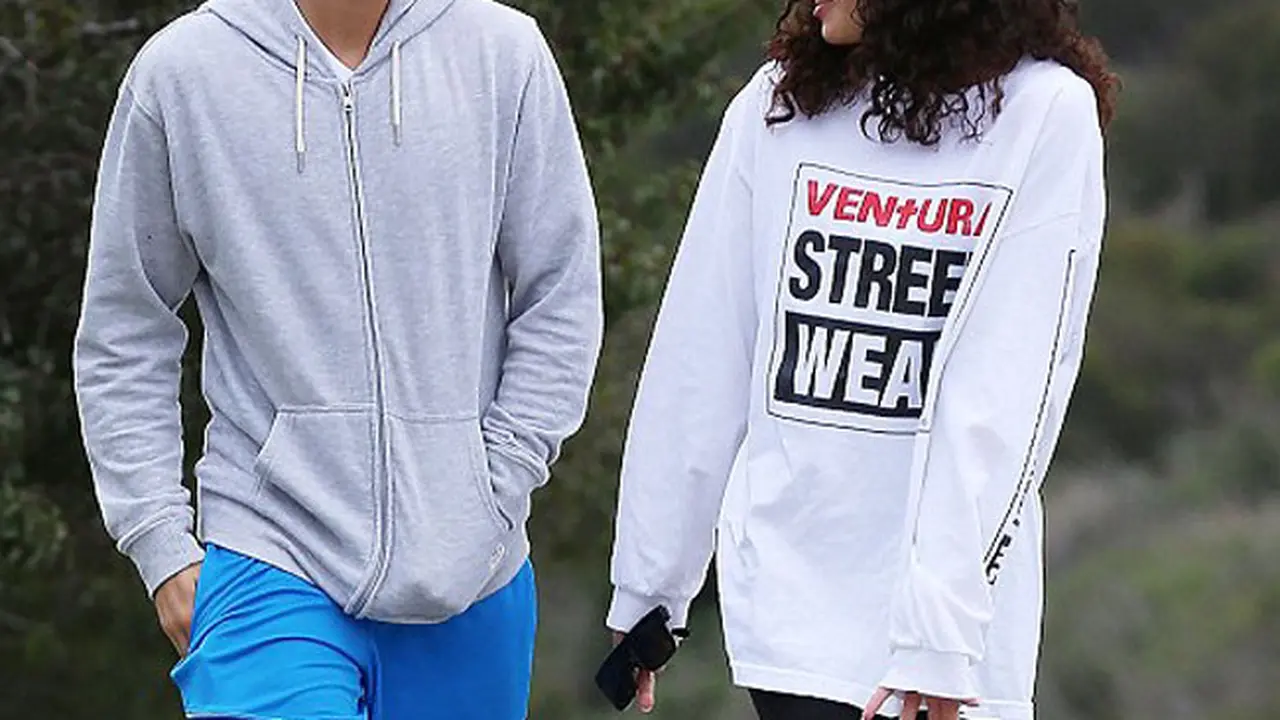 Justin Bieber dan Ahley Moore didiuga telah menjadi sepasang kekasih. (Foto: Dailymail)