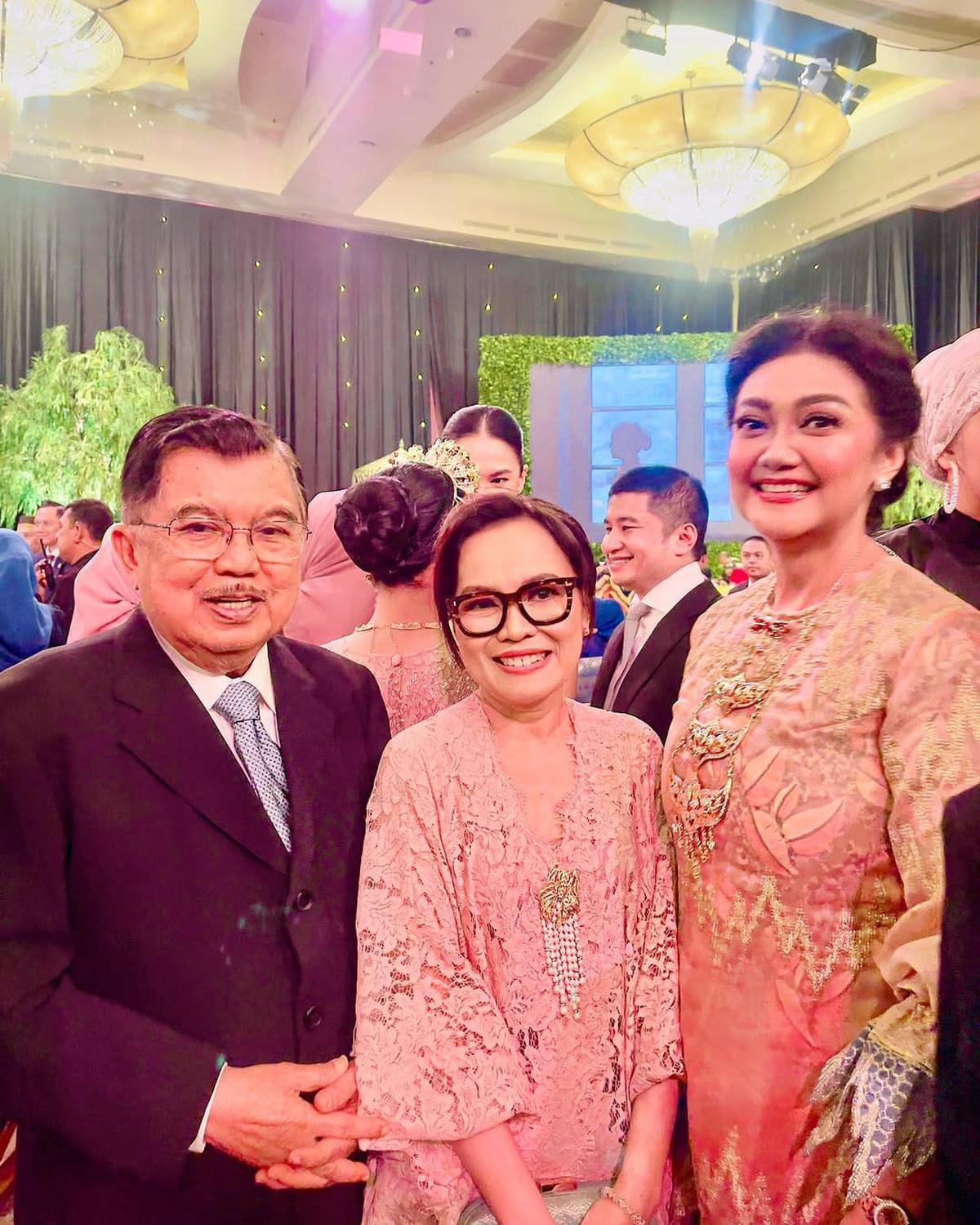 Potret Bella Saphira Hadir di Resepsi Pernikahan Rasyid Rajasa dan Tamara Kalla, Tampak Awet Muda