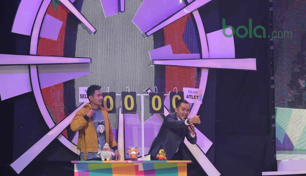 Valentino Simanjuntak (Jebreet) turut memeriahkan Konser Energi Asian Games 2018 di Studio Indosiar, Jakarta (8/3/2018). Konser Energi Asian Games 2018 bagian dari kampanye dukungan bagi event terbesar di Asia tersebut. (Bola.com/Nick Hanoatubun)