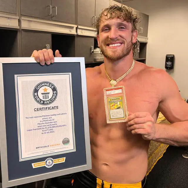 YouTuber Logan Paul menerima sertifikat dari Guinness World Records (Dok. Guinness World Records)