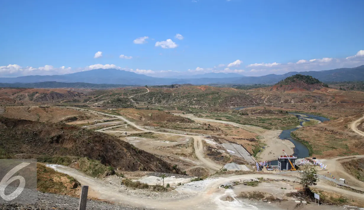 Suasana lokasi Waduk Jatigede di Sumedang, Jawa Barat, Senin (31/8/2015). Bendungan ini akan ditutup mulai senin ini dan diperkirakan akan menggenangi lebih kurang 4.000 ha selama satu tahun. (Liputan6.com/Faizal Fanani)