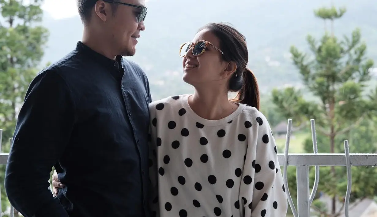 Suaminya, Irfan Ritanggang memutuskan berhenti merokok jelang hari ulang tahun istrinya yang ke 32 tahun. Hal itu terlihat dari unggahan foto yang diunggah oleh Tya pada 31 Maret silam. (Instagram/tya_ariestya)