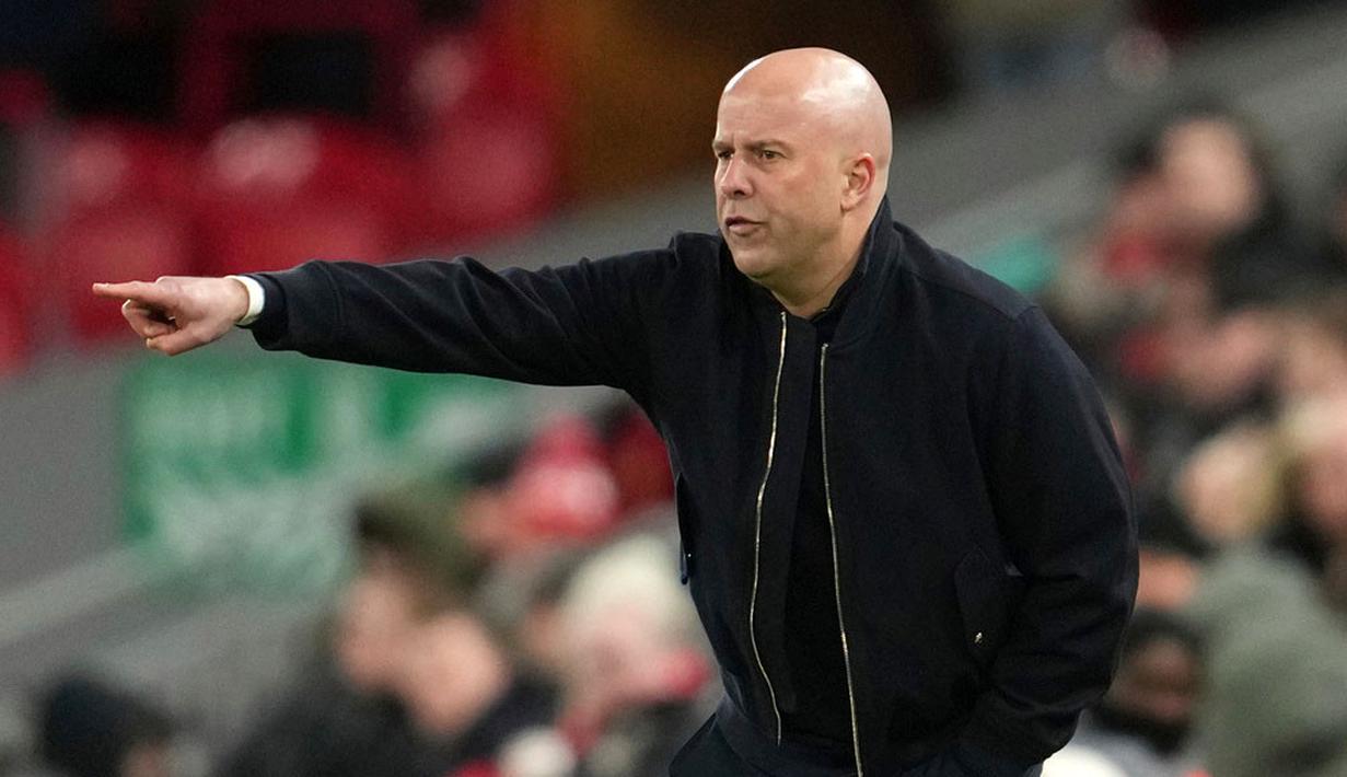 Pelatih Liverpool, Arne Slot mengaku bangga pada penampilan Mohamed Salah dalam kemenangan 3-0 The Reds. (AP Photo/Jon Super)