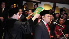 Saefullah resmi dilantik Plt Gubernur DKI Jakarta Basuki Tjahaja Purnama (Ahok) menjadi Sekda DKI Jakarta yang baru, Jakarta, Jumat (11/7/2014) (Liputan6.com/Faizal Fanani)