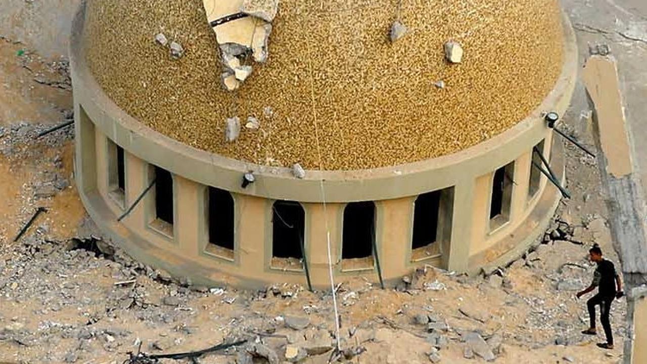 Ini adalah penampakan Masjid&nbsp;Al Amin Muhammad yang rusak berat setelah dibombardir Israel pada Minggu (8/10/2023).