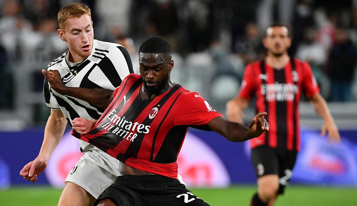 Babak kedua berlangsung memanas. Juventus yang bermain dengan skema build-up dari lini belakang dan serangan balik, terganjal dengan pertahanan AC Milan yang semakin solid. Beberapa pelanggaran pun terjadi pada pertandingan kali ini. (AFP/Isabella Bonotto)
