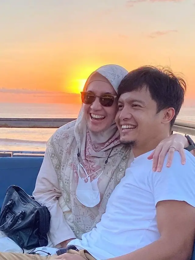 Potret mesra Dhini Aminarti dan Dimas Seto