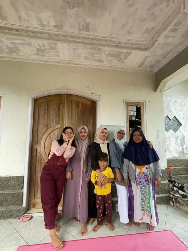 Sus Ayu Pengasuh Sementara Bayi Lily