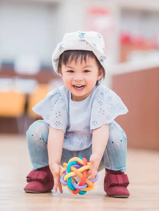 Glenn dan Chelsea Olivia adalah pasangan artis satu ini dikenal menjalan hubungan selama 7 tahun lalu yakin untuk melangkah ke pernikahan. Setelah menikah, mereka dikaruniai seorang anak. Dia adalah Nastusha Olivia Alinskie. (Liputan6.com/glennalinskie)