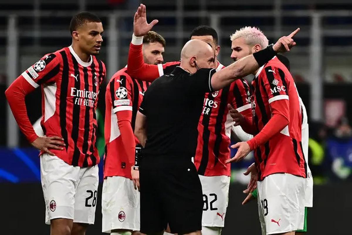 Theo Hernandez Diganjar Kartu Merah di Liga Champions: Titik Balik AC Milan dari Dominan Jadi Tersingkir