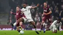 Pada laga tersebut tuan rumah tampil menguasai pertandingan. Hal itu terlihat dari statistik bahwa penguasaan bola Fulham 60% dibanding 40%. (AP Photo/PA/John Walton)