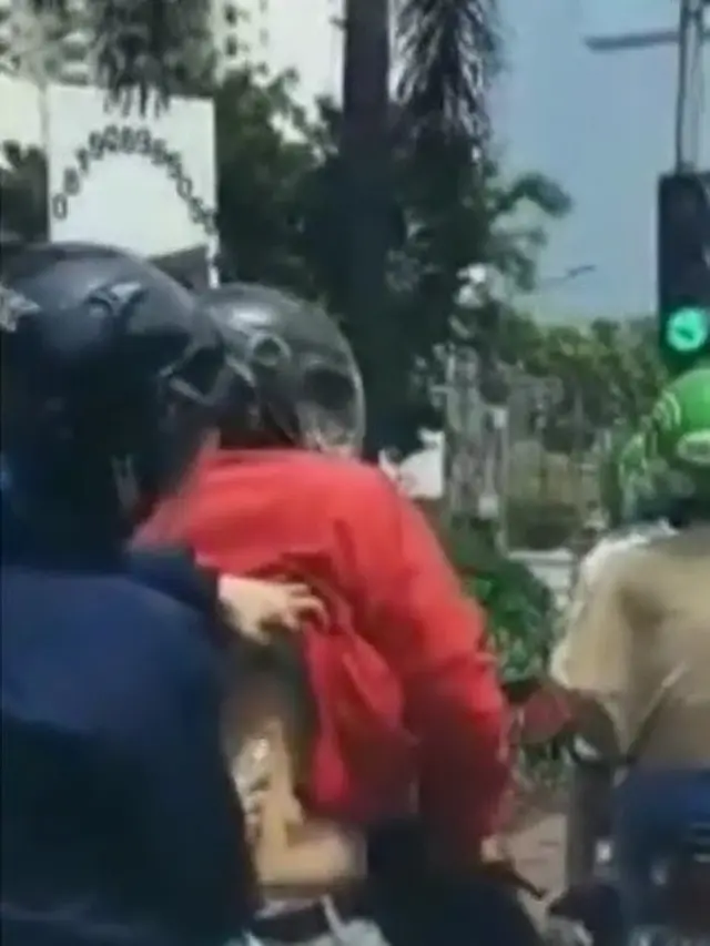 pemotor kerokan di jalan