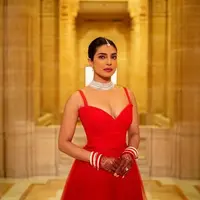 Priyanka Chopra (Instagram @mimicutrell)