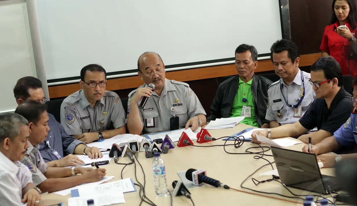 Kementerian Perhubungan melakukan jumpa pers terkait hilang kontaknya pesawat AirAsia QZ8501, Jakarta, Minggu (28/12/2104). (Liputan6.com/Faizal Fanani)