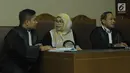 Mantan Menteri Kesehatan Siti Fadilah Supari (tengah) menjalani sidang Peninjauan Kembali kasus pengadaan alat kesehatan di Pengadilan Tipikor, Jakarta, Kamis (31/5). Sebelumnya, Siti Fadilah dipidana penjara empat tahun. (Liputan6.com/Helmi Fithriansyah)