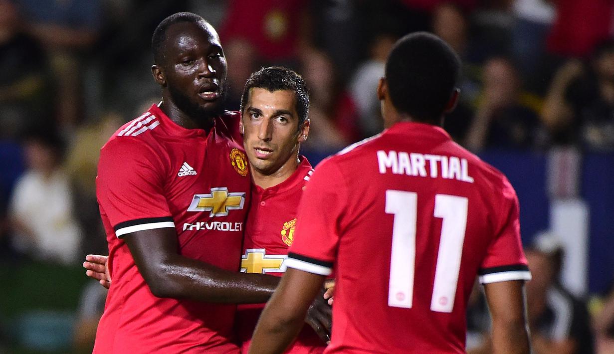 Henrikh Mkhitaryan (tengah) menyumbangkan dua gol bagi Setan Merah, masing-masing ke gawang LA Galaxy dan Real Salt Lake. (Harry How/Getty Images/AFP)