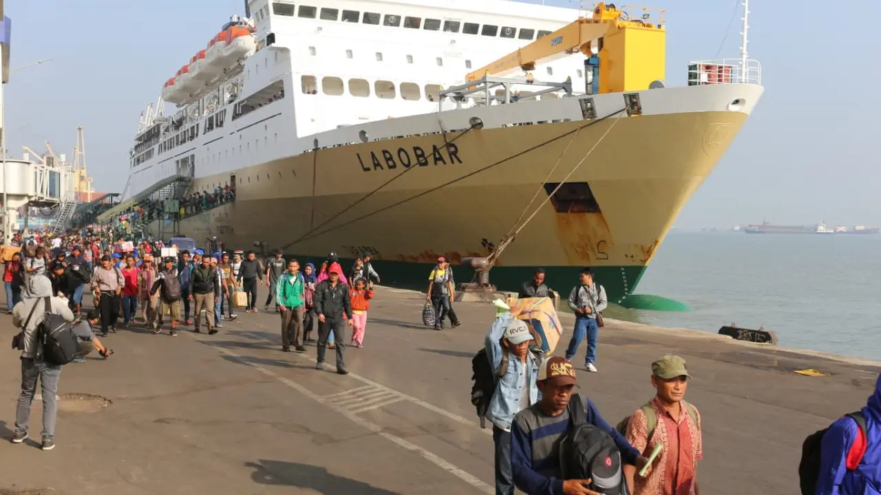 Kapal bersandar di Pelabuhan Tanjung Perak Surabaya. (Istimewa)