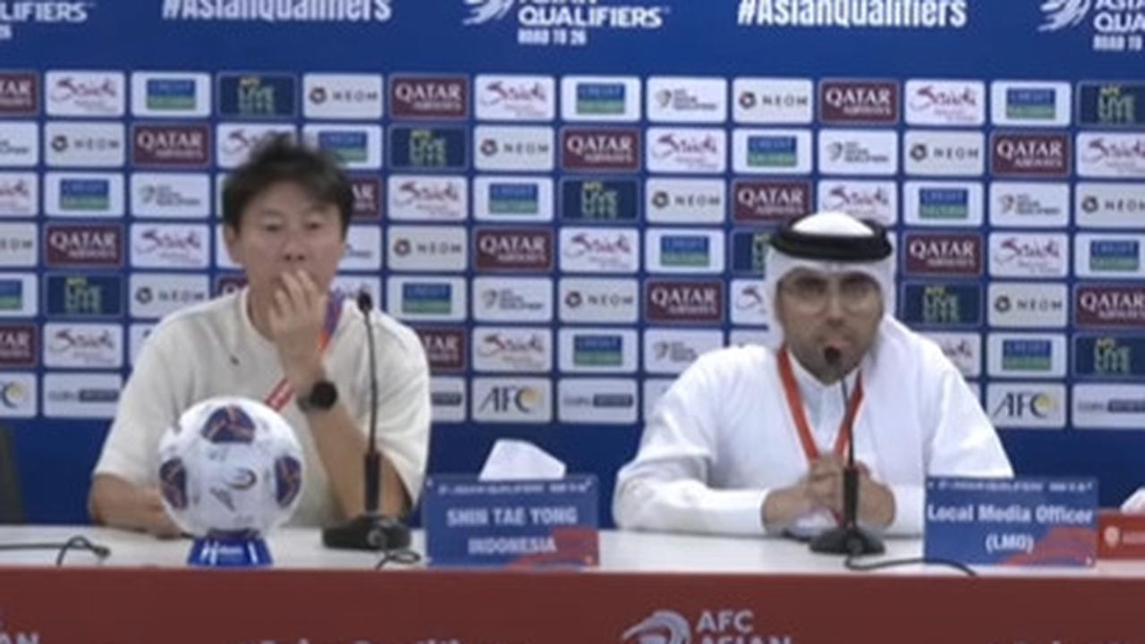 Shin Tae-Yong Tolak Jabat Tangan Panitia Bahrain Saat Konferensi Pers Usai Kemenangan 'Dirampok' Bahrain
