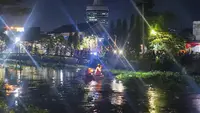 Gerah Usai Pesta Miras, 4 Pemuda di Makassar Lompat ke Kanal, 1 Hilang
