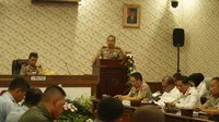 Kapolda Jawa Barat Irjen Pol Agung Budi Maryoto memberikan pemaparan rakor lintas sektoral berkaitan dengan kesiapan Operasi Lilin Lodaya 2018. (Huyogo Simbolon)