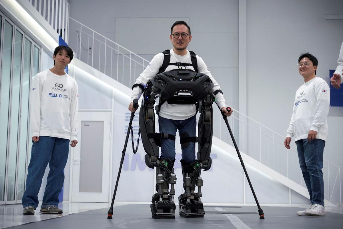 Robot Iron Man buatan Korea Selatan untuk bantu penderita lumpuh bisa berjalan