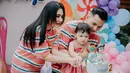 Gendhis anak pertama pasangan Nella dan Dory lahir pada 21 Agustus 2021 lalu di Surakarta Jawa Tengah. Paras cantik Gendhis kerap menarik perhatian karena disebut mirip sang ibu. [Instagram/nellakharisma]
