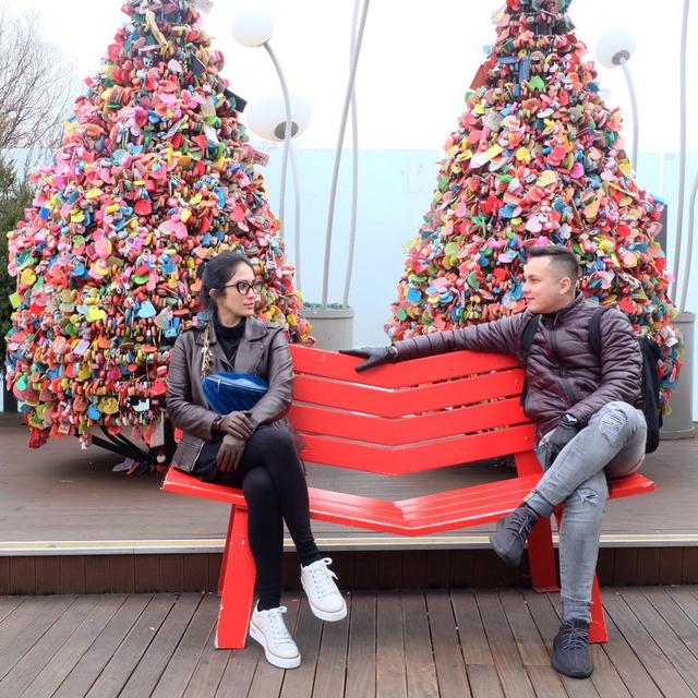 [Fimela] Keluarga Ussy Sulistiawaty dan Andhika Pratama