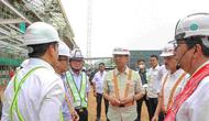 Pj Gubernur DKI Jakarta Heru Budi Hartono mendampingi Menteri Perhubungan (Menhub) Budi Karya Sumadi meninjau proyek pembangunan Stasiun Integrasi Lintas Raya Terpadu (LRT) Halim, Jakarta Timur  pada Kamis (23/3/2023). (Merdeka.com/Lydia Fransisca)