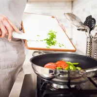 Ilustrasi memasak/copyright shutterstock