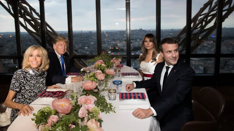 Presiden AS dan Prancis Double Date di Menara Eiffel