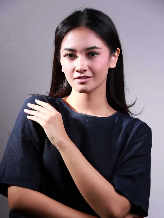 Pemeran ‘Cantik-Cantik Magic’ ini merasa ‘enjoy’ syuting film ‘Magic Hour’ karena ia dapat berbaur dengan para pemain yang lainnya. (Deki Prayoga/Bintang.com)