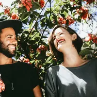 Pasangan (Foto: Unsplash/ @matheusferrero)