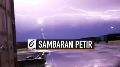 Langit Texas menjadi terang benderang setelah petir berulang kali menyambar. Fenomena ini terjadi pada 23 Juni lalu.