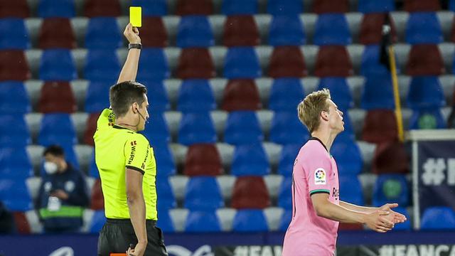 FOTO: Ditahan Imbang 3-3 Levante, Barcelona Gagal Gusur Atletico Madrid dari Puncak Klasemen - Frenkie de Jong