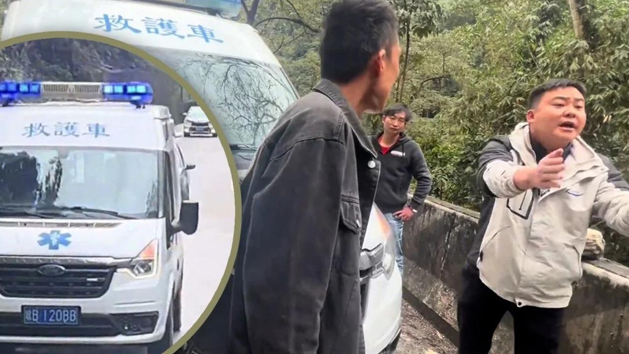 Demi Liburan Lancar, Wisatawan China Sewa Ambulans Terobos Macet