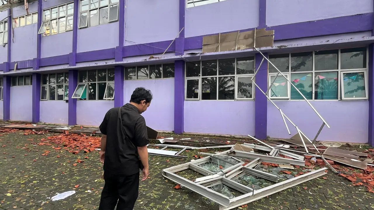 Atap Gedung SMAN 2 Gunungputri Bogor