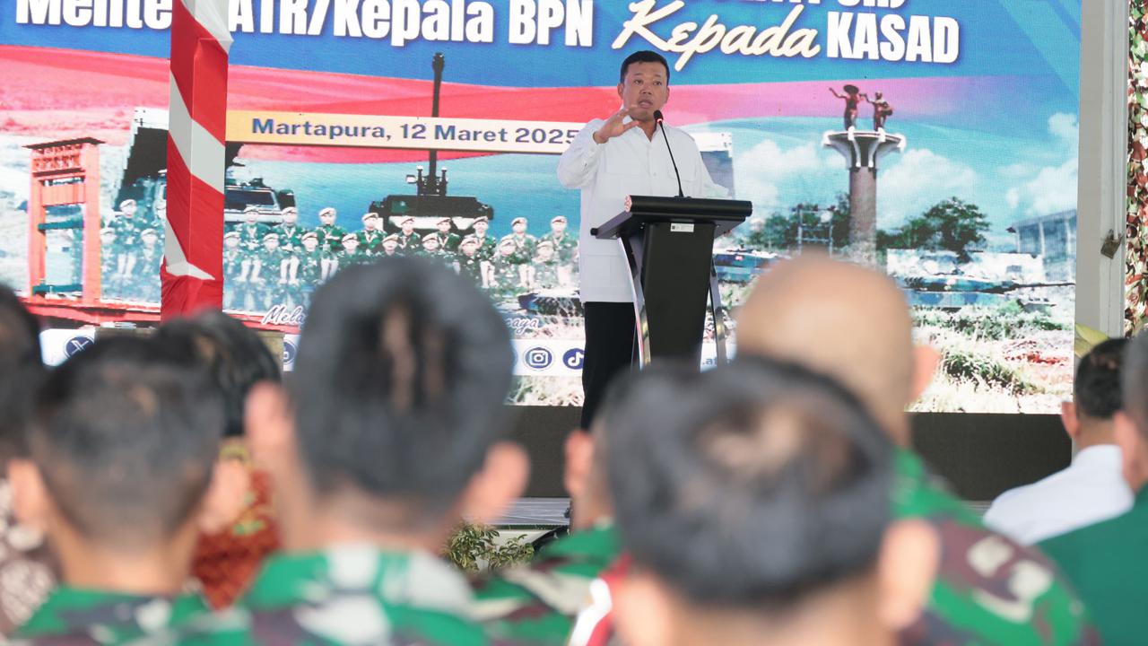 Janji Jaga Aset TNI, Menteri Nusron Serahkan 42 Sertipikat untuk Puslatpur, Terluas se-Asia