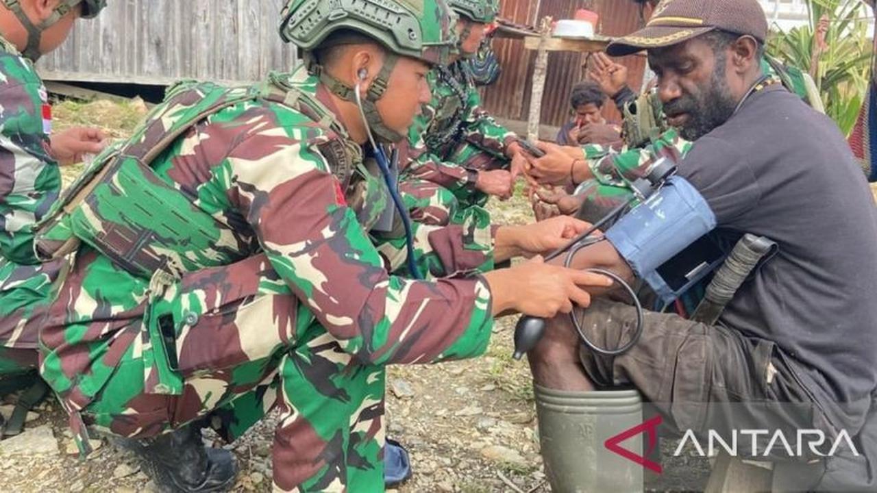 Prajurit Satgas Yonif 136/TS Gelar Pengobatan Gratis Papua untuk Warga Anepalui