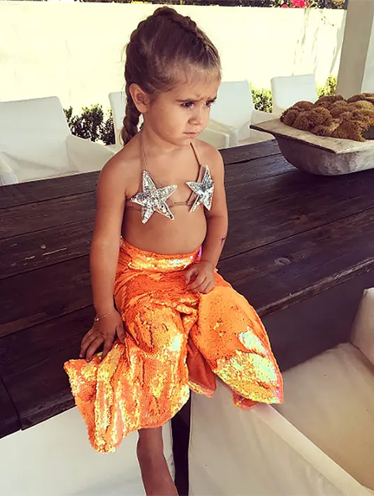 Kalau ini, Penelope Disick gemas banget saat menjadi mermaid! (instagram/kourtneykardashian)