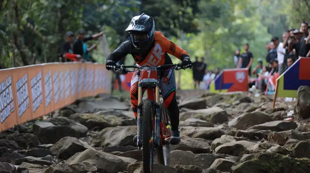 Diwarnai Aksi Ekstrem dan Kecepatan Tinggi, Lebih dari 200 Downhiller Bersaing Sengit di Lereng Ijen