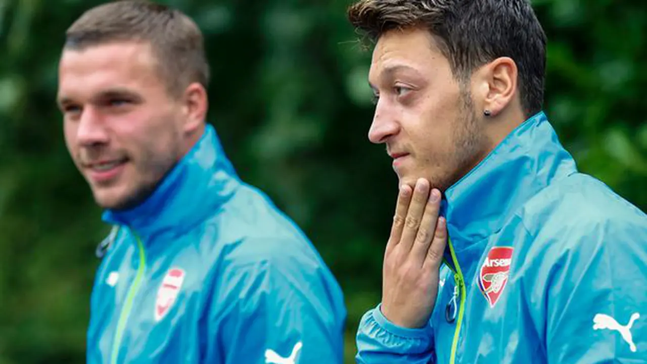Lukas Podolski dan Mesut Ozil