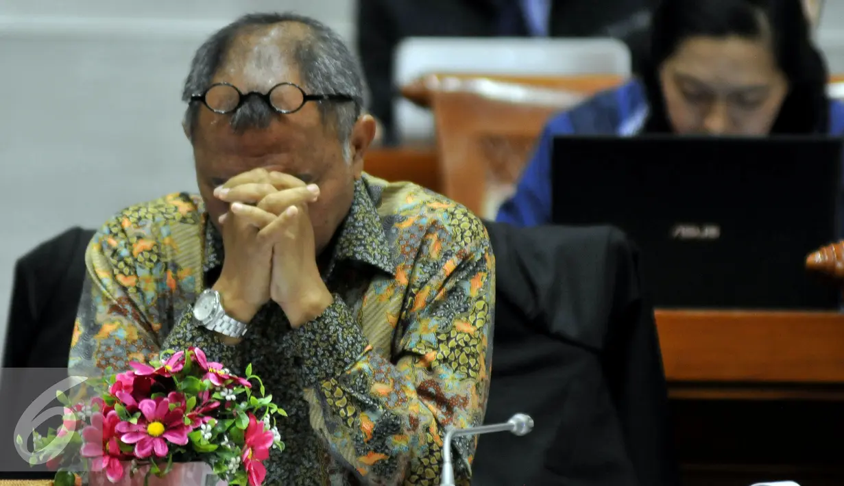 Pimpinan KPK Agus Rahardjo saat mengikuti RDP dengan Komisi III DPR di Gedung Nusantara II, Kompleks Parlemen Senayan, Jakarta, Rabu (15/6). Rapat tersebut membahas laporan hasil Audit kasus RS. Sumber Waras. (Liputan6.com/Johan Tallo)