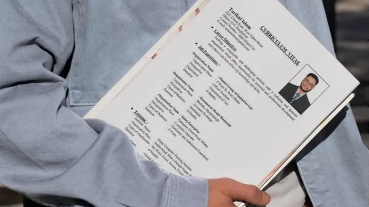 2. Contoh CV Semi-Formal dalam Bahasa Inggris