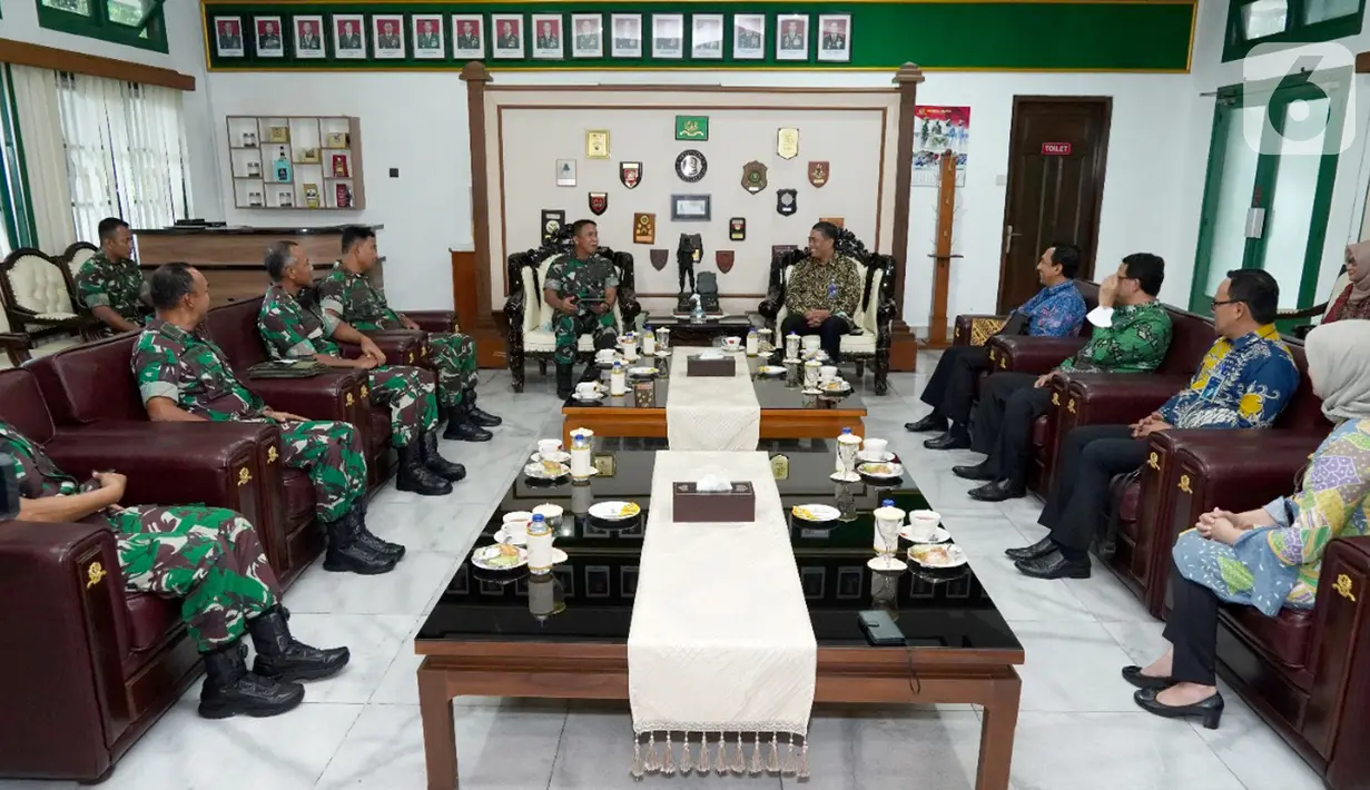 Ramah tamah antara jajaran BTN Syariah dan Akmil di Magelang, Jawa Tengah Selasa (11/01/2022). BTN Syariah memberikan pelayanan seperti pembiayaan perumahan, Tabungan, Tabungan Haji dan Umroh, kemudahan bertransaksi Mobile Banking, SPP Online serta produk unggulan lainnya. (Liputan6.com/HO/BTN)