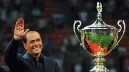 Khusus untuk sepak bola, Silvio Berlusconi dianggap sebagai pembuat sejarah di AC Milan dan Monza. Dia bahkan dianggap sebagai Presiden AC Milan tersukses sepanjang sejarah I Rossoneri. (AFP/Olivier Morin)