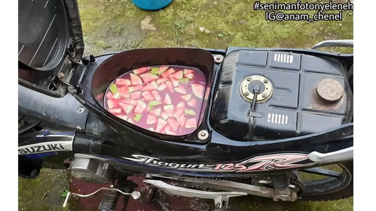 6 Potret Jok Motor Isi Makanan dan Minuman Ini Nyeleneh Banget