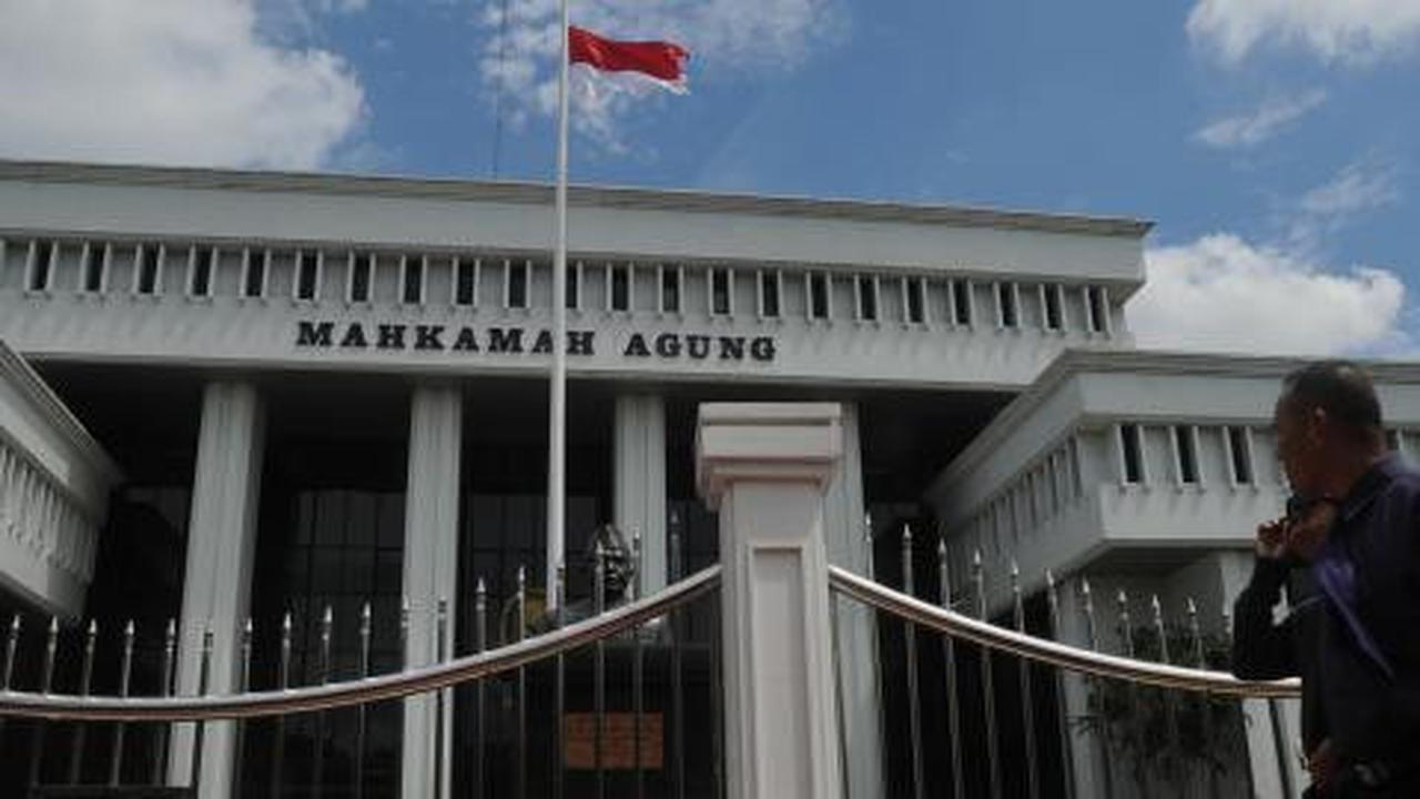 Pemecatan Cirus Sinaga tunggu salinan putusan MA
