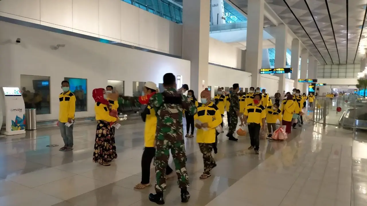 Kemnaker kembali  memfasilitasi pemulangan 131 Pekerja Migran Indonesia Bermasalah gelombang kedua dari Malaysia melalui Bandara Soekarno-Hatta (Soetta),  Minggu (27/6/2021).